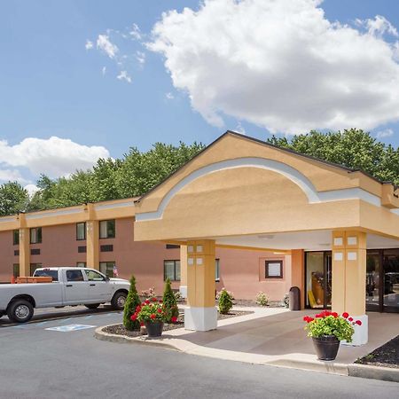 Super 8 by Wyndham Logansport Motel Eksteriør billede